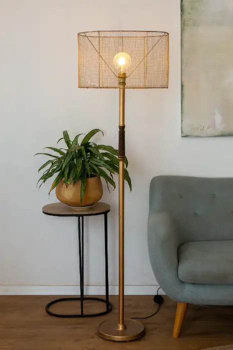 מנורת ריצפה וינטג' תעשייתית