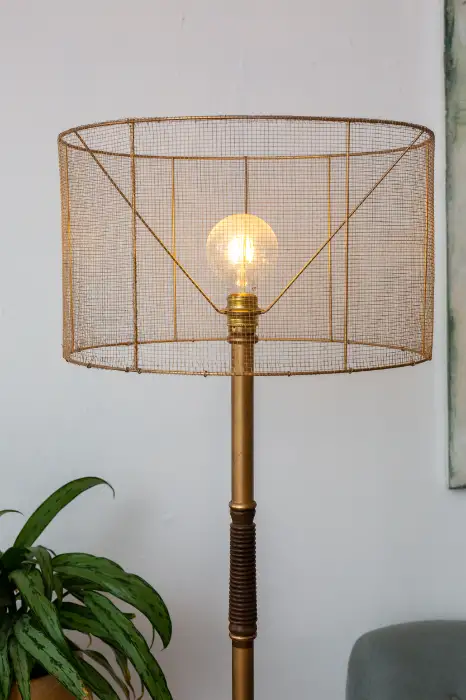 מנורת ריצפה וינטג' תעשייתית