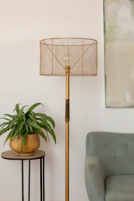 מנורת ריצפה וינטג' תעשייתית