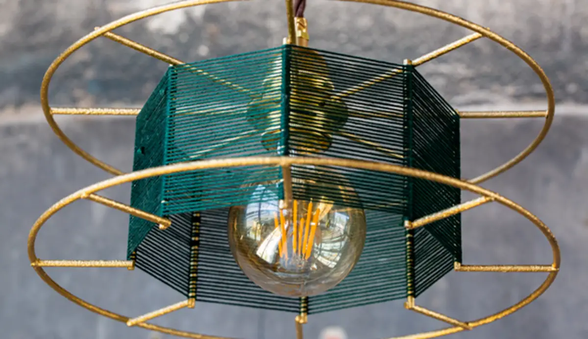 גוף תאורה זהב וירוק כהה