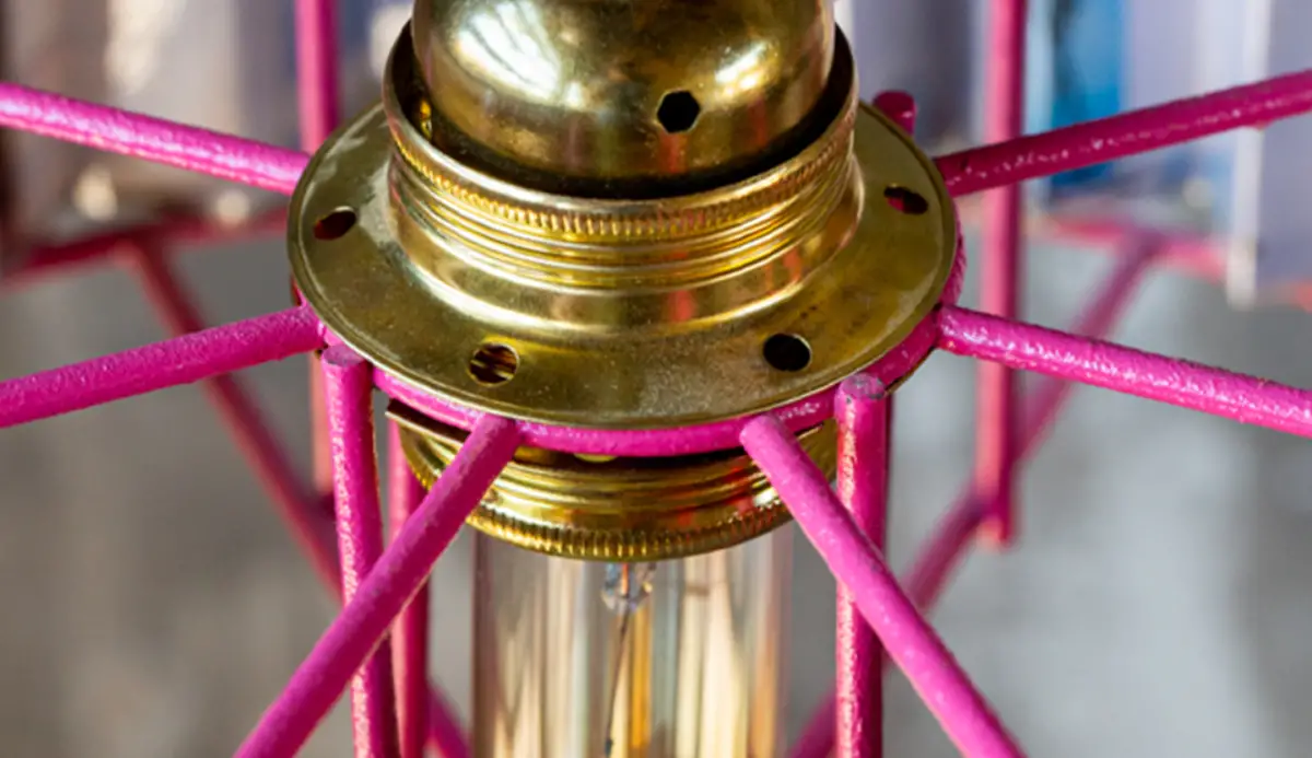 גוף אור ורוד פוקסיה