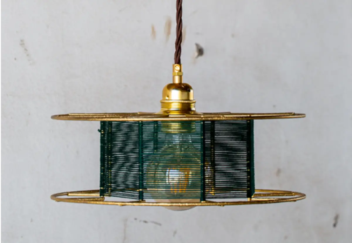 גוף תאורה זהב וירוק כהה