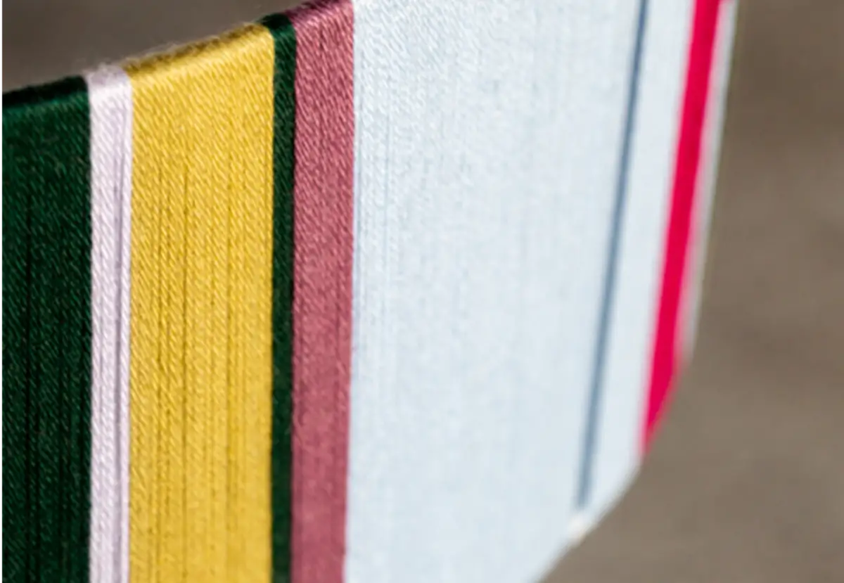 גוף תקרתי צבעוני