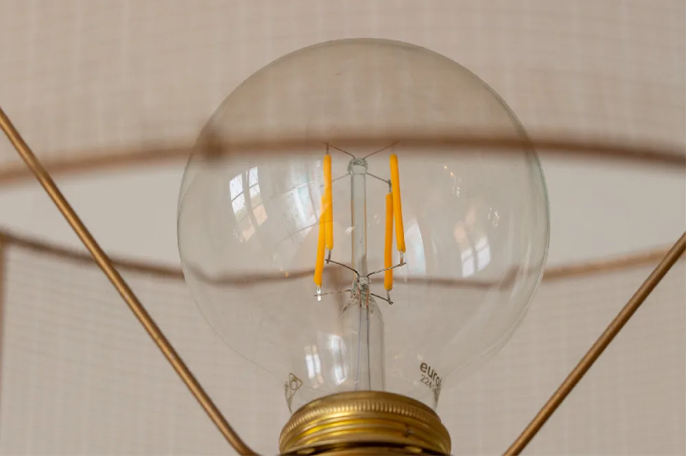 מנורת ריצפה וינטג' תעשייתית