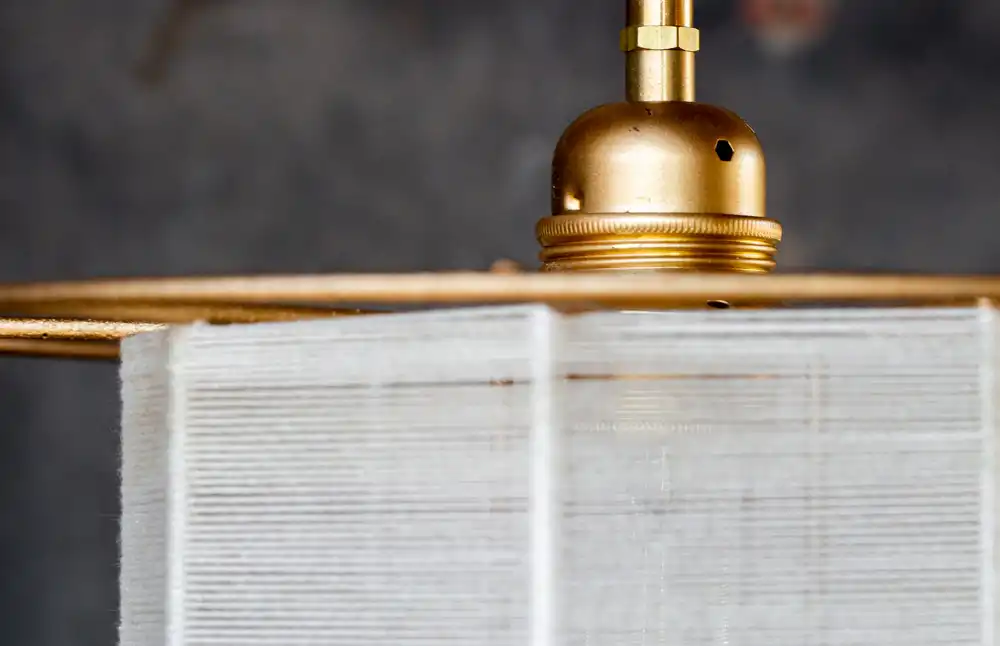 מנורה לבנה בתקריב