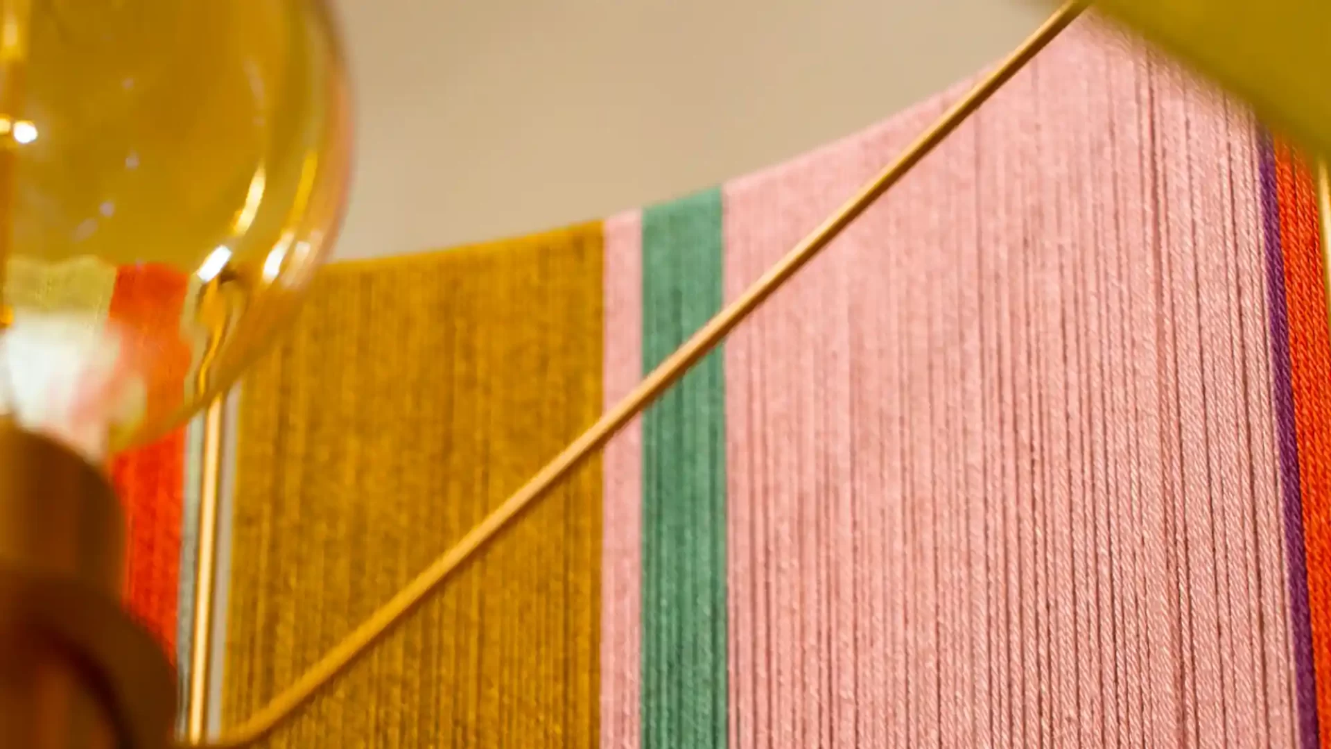 תקריב מנורה מבפנים